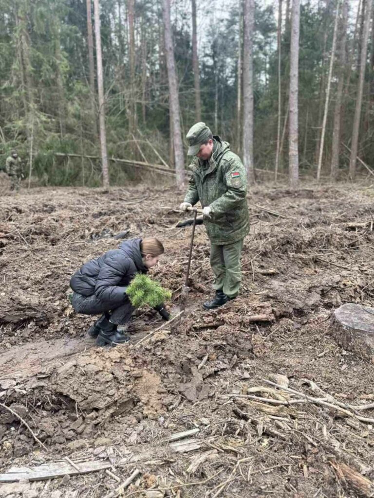 К широкомасштабной акции 31 марта присоединился актив первичной организации ОАО «Бархим» республиканского общественного объединения «Белая Русь».