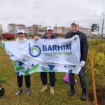 25.10.2025 в рамках республиканской субботника сотрудники ОАО «Бархим» посадили деревья и кустарники в парке микрорайона «Боровки»