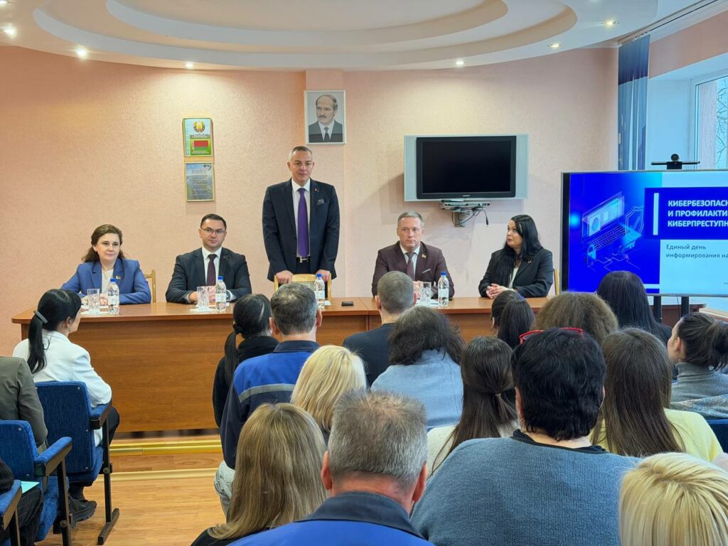 State Property Committee Chairman Vitaly Nevera met with the workforce of Barkhim OJSC.