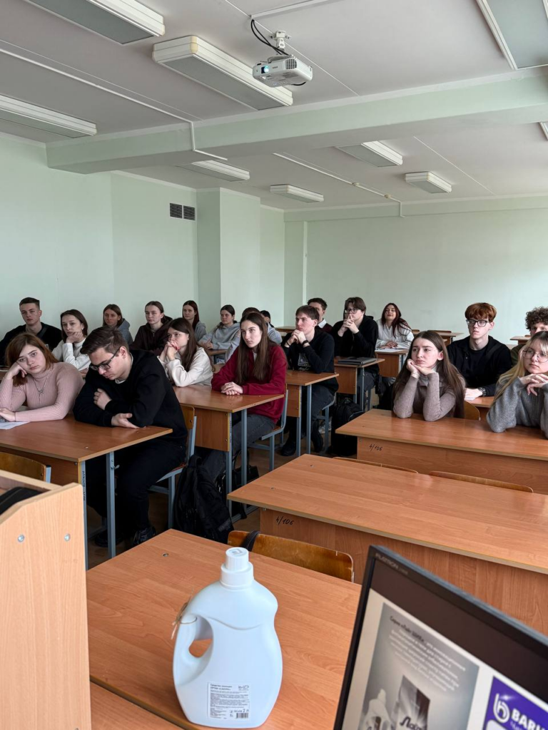 Супрацоўнікі ААТ "Бархім" правялі лекцыю для студэнтаў УА "БарДУ"